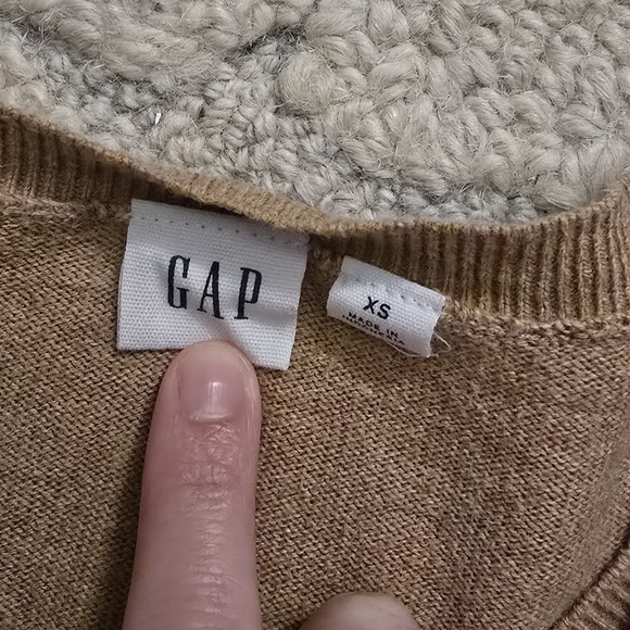GAP Women's Tan Cardigan Sweater - Picture 3 of 4